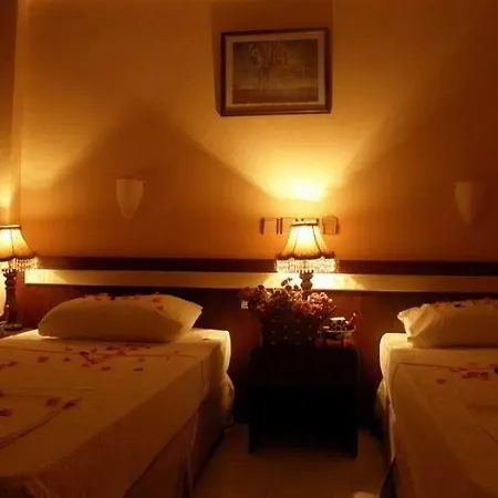 Отель Yade Luxe 2*