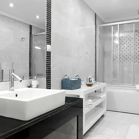 Отель Yade Luxe